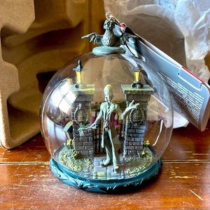 BNWT Disney Haunted Mansion Ornament - Ghost Host in globe